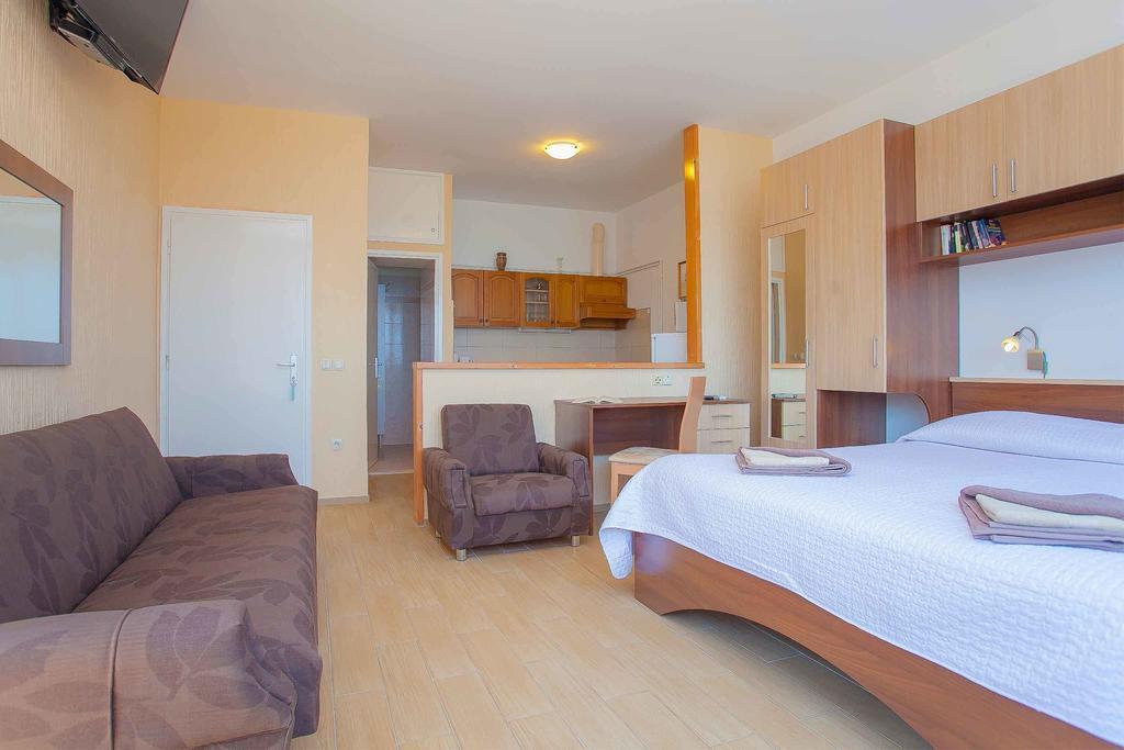 Guest House Lovric Lumbarda Exterior foto